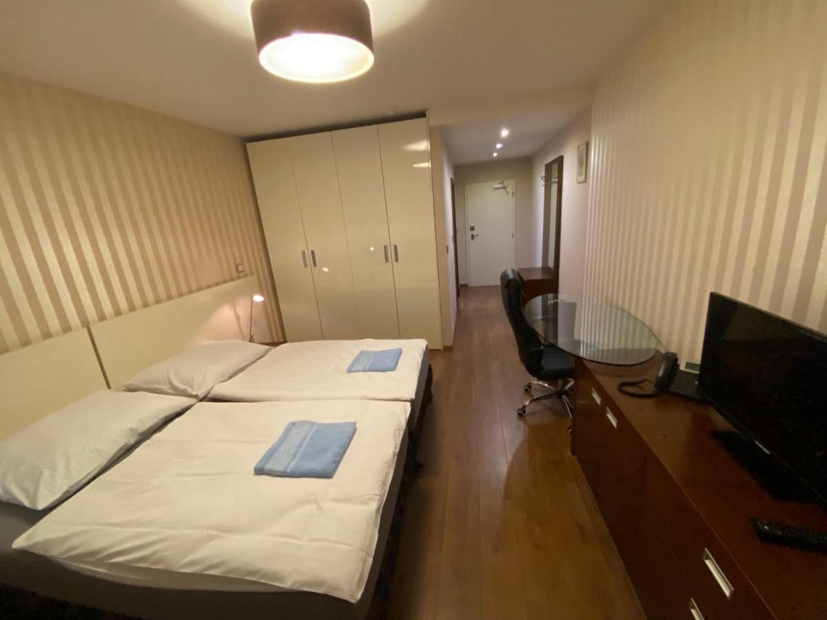 Golden Fish Apartmany Xia Пилзен Екстериор снимка
