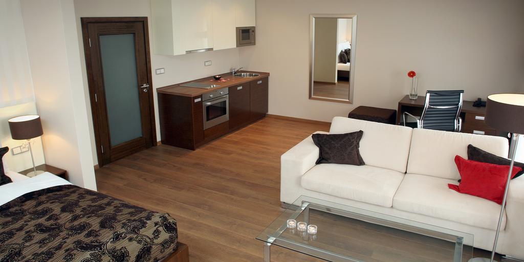 Golden Fish Apartmany Xia Пилзен Екстериор снимка