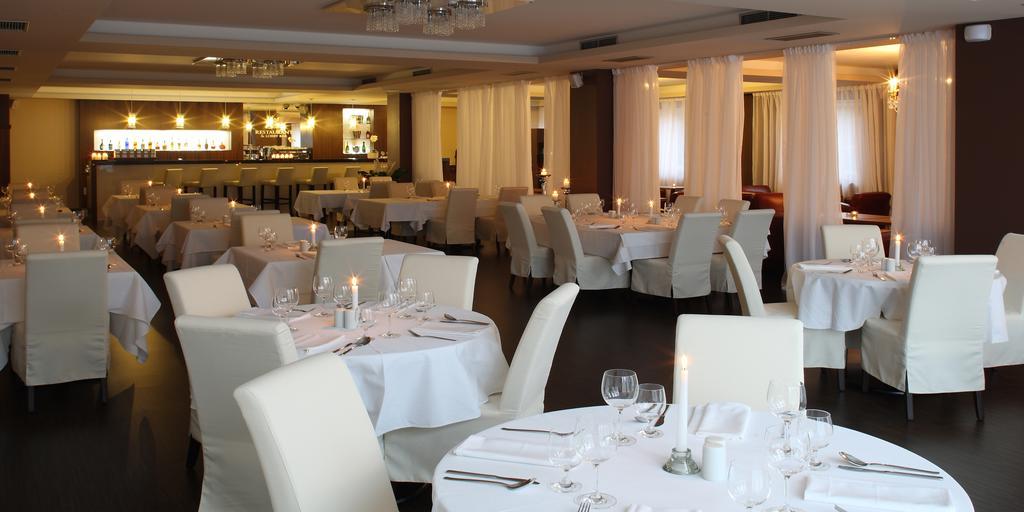 Golden Fish Apartmany Xia Пилзен Екстериор снимка