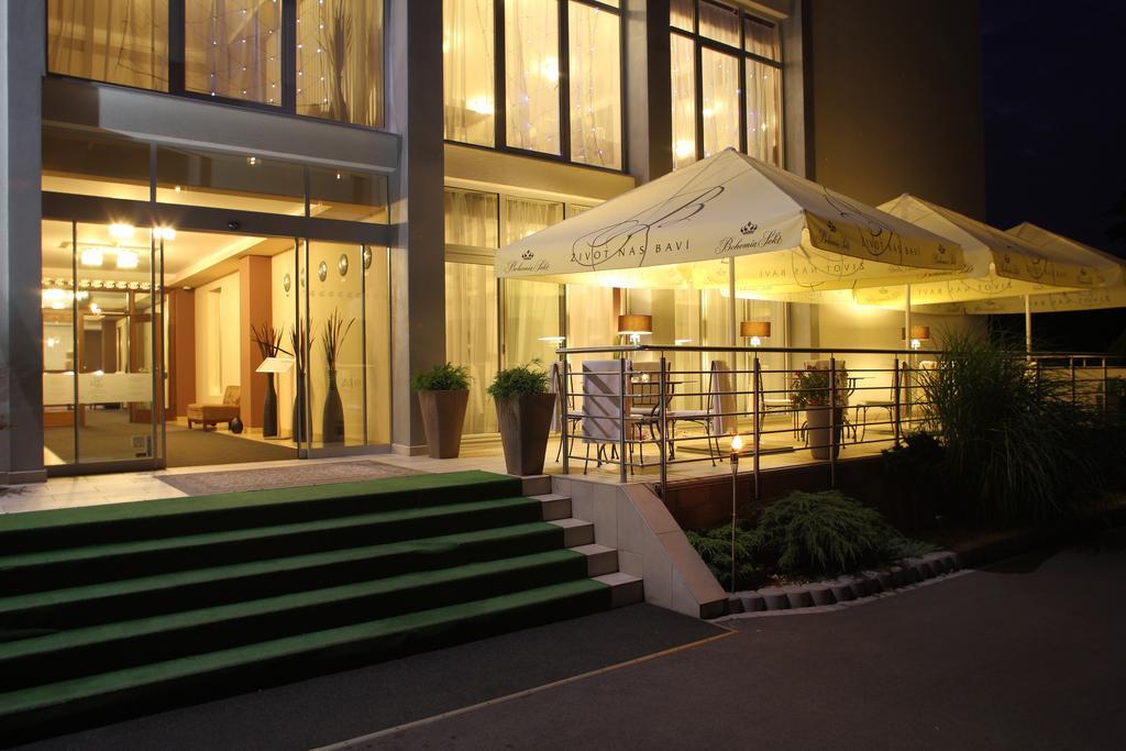 Golden Fish Apartmany Xia Пилзен Екстериор снимка