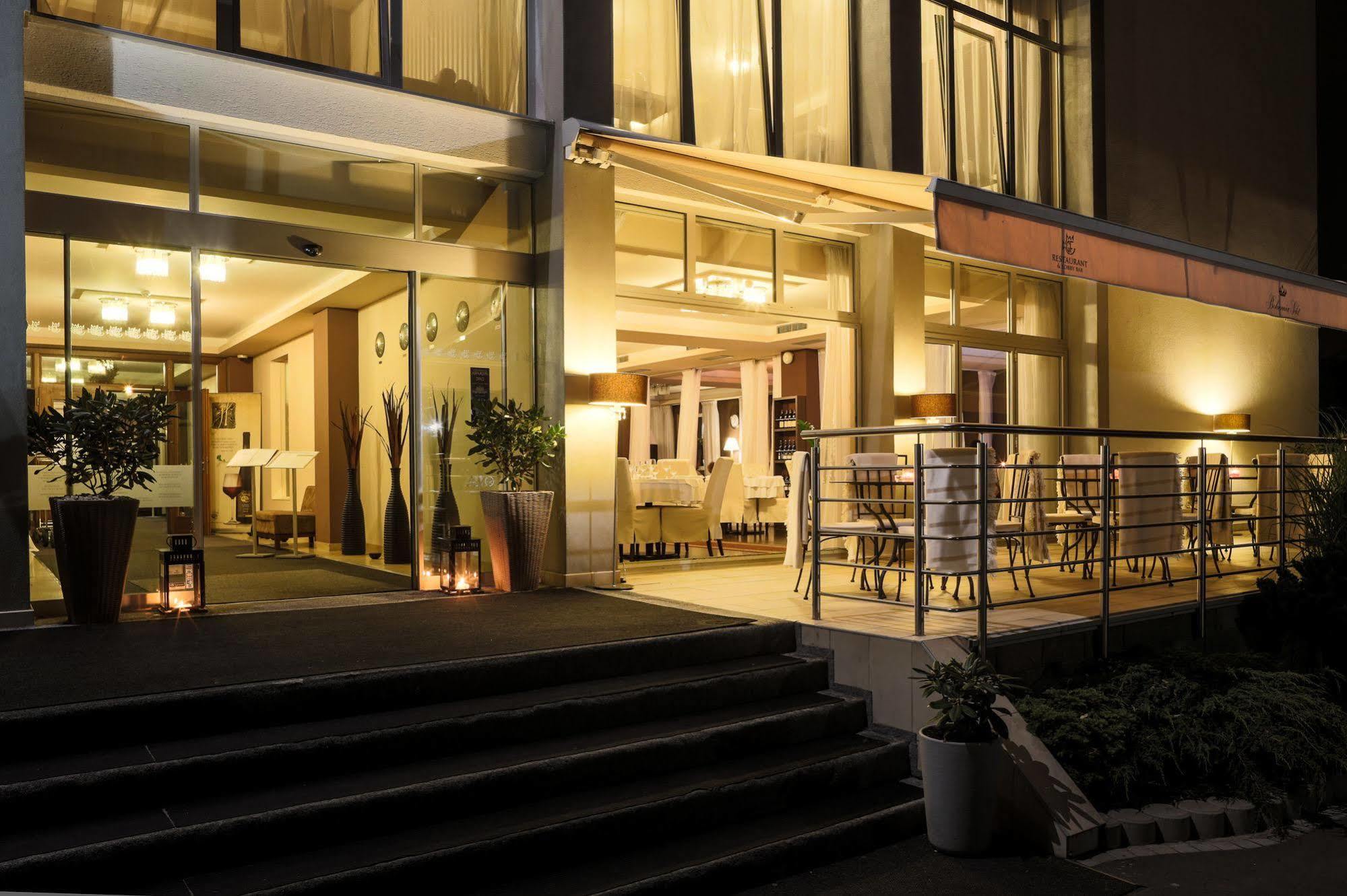 Golden Fish Apartmany Xia Пилзен Екстериор снимка