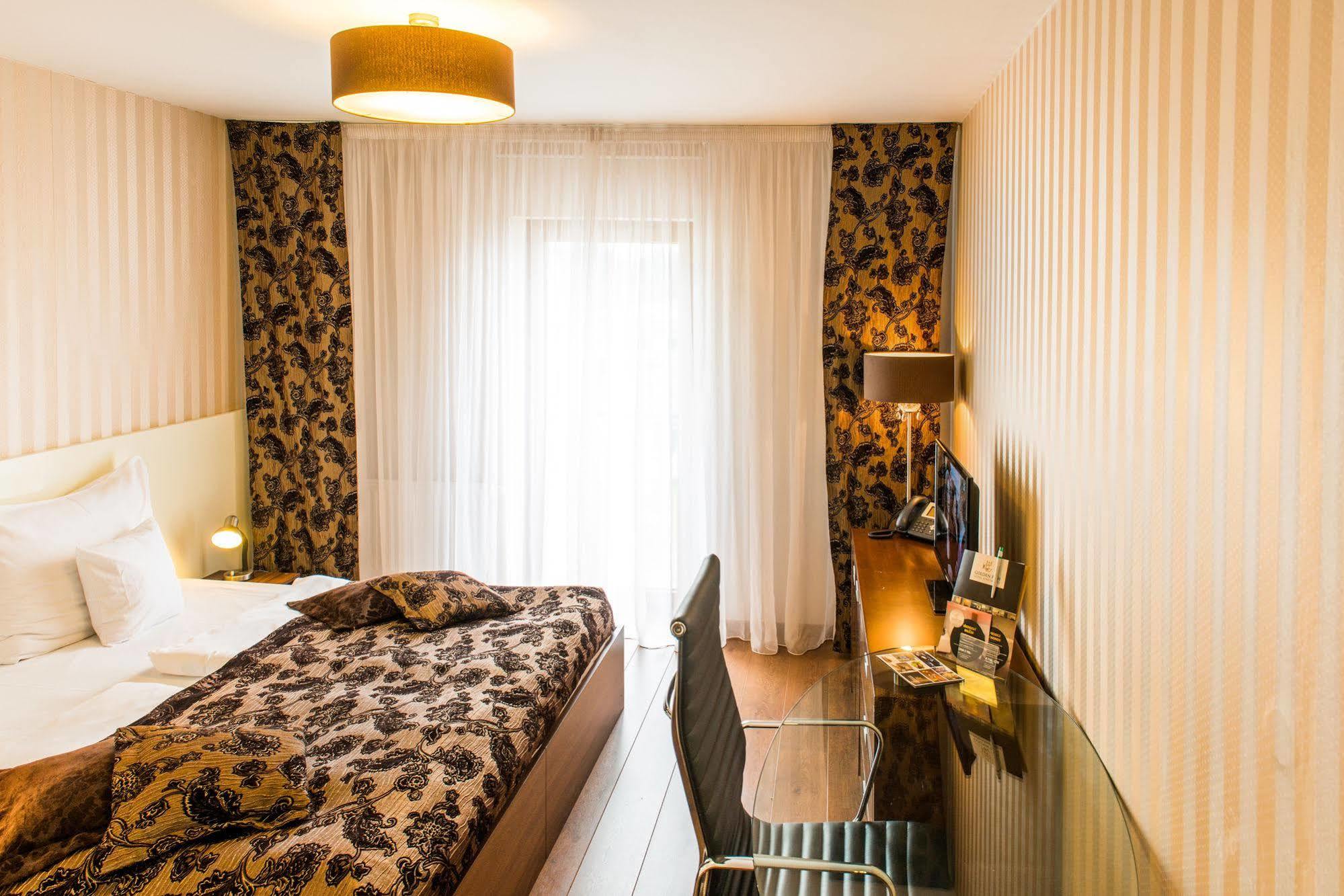 Golden Fish Apartmany Xia Пилзен Екстериор снимка