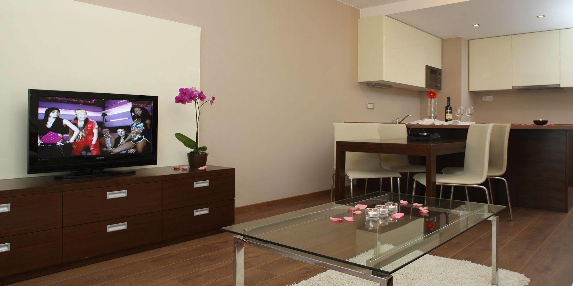Golden Fish Apartmany Xia Пилзен Екстериор снимка