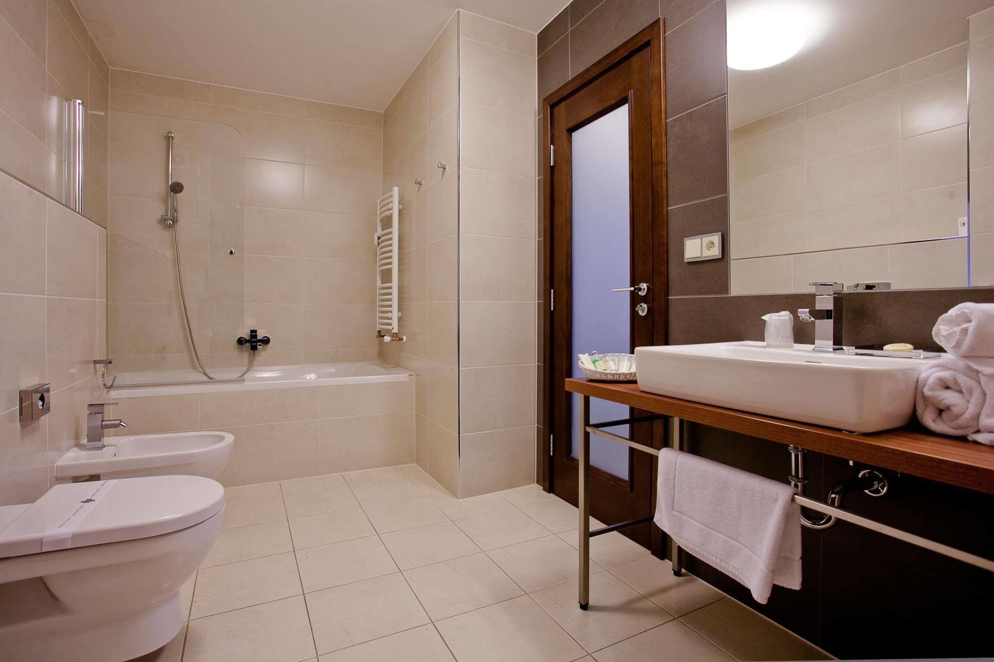 Golden Fish Apartmany Xia Пилзен Екстериор снимка
