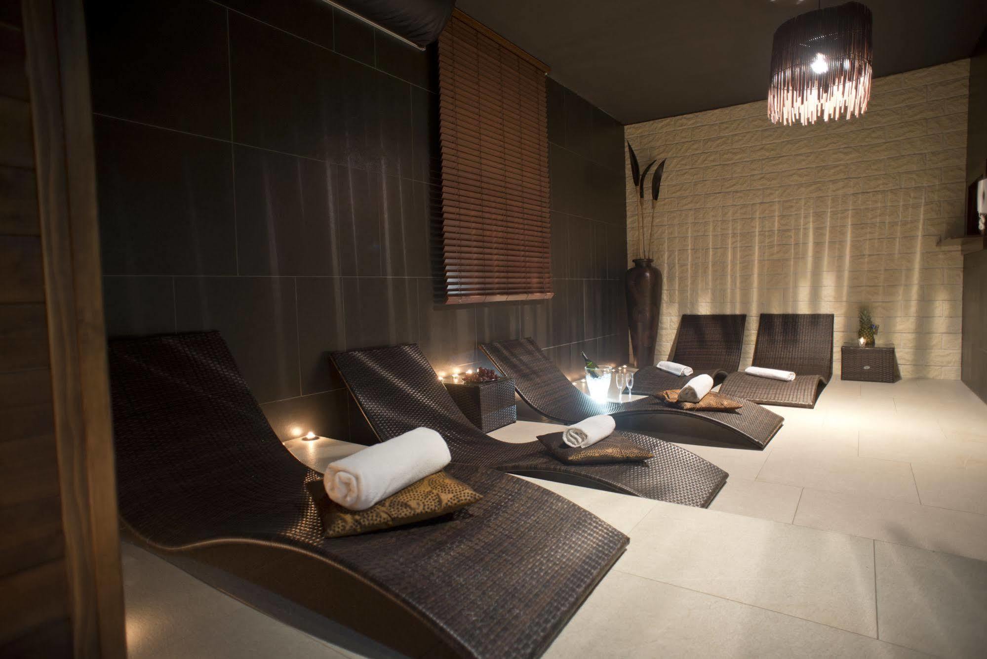 Golden Fish Apartmany Xia Пилзен Екстериор снимка