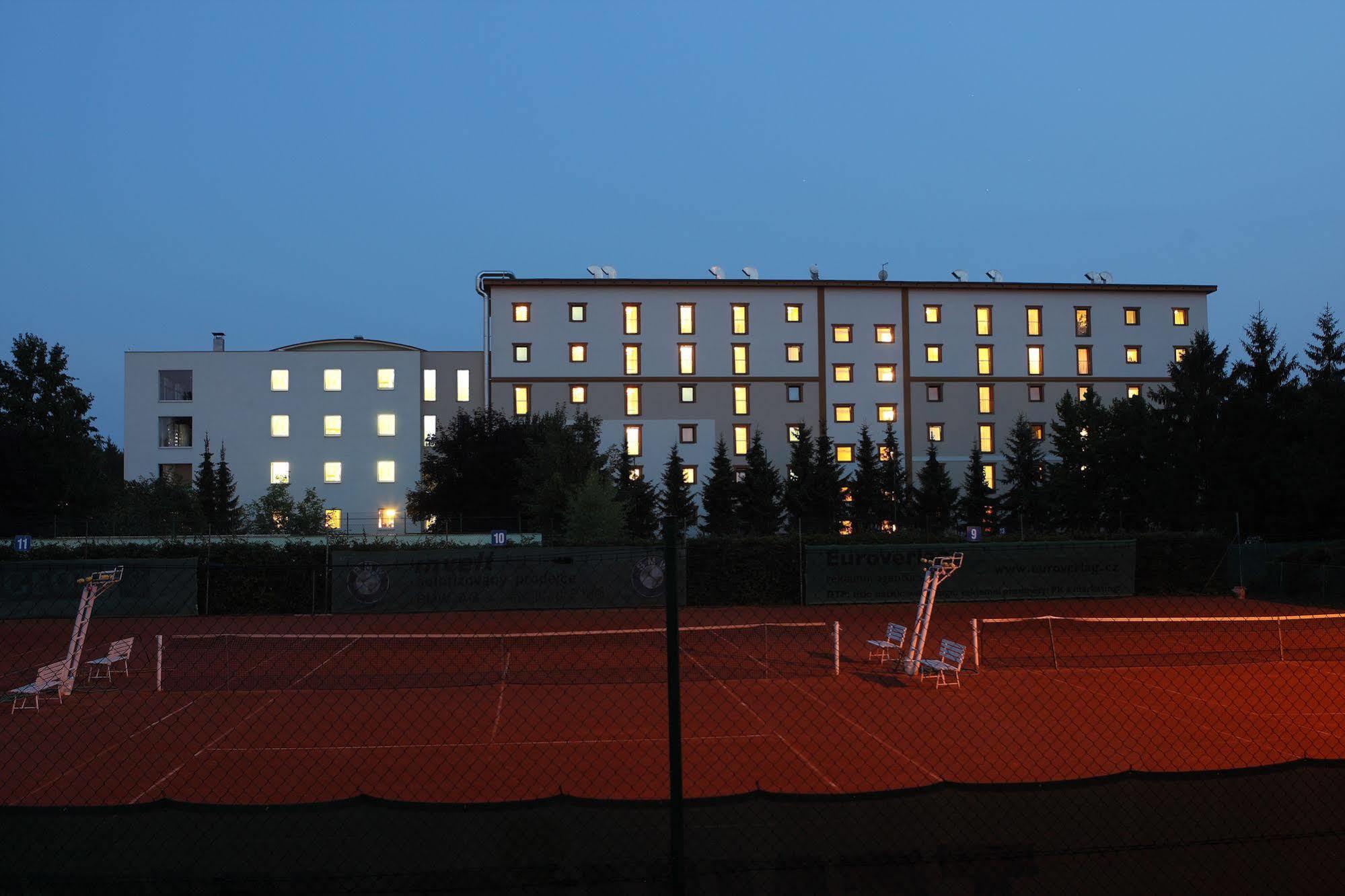 Golden Fish Apartmany Xia Пилзен Екстериор снимка